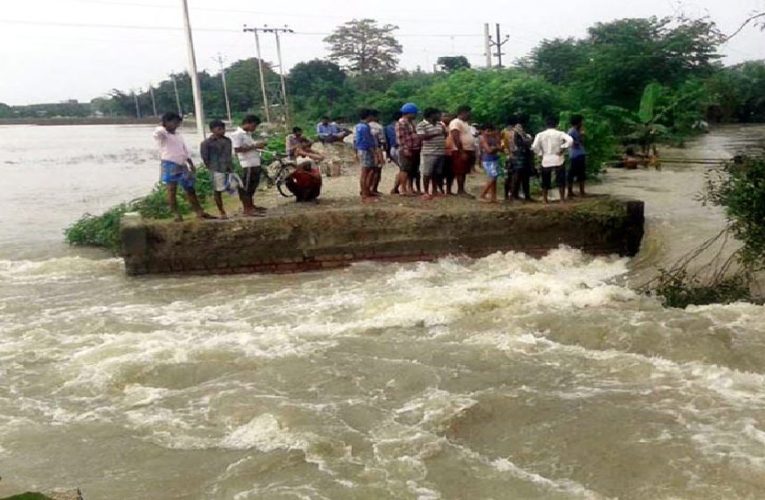 बिहार के कई जिलों में बाढ़ का कहर, उत्तराखंड में बारिश का अलर्ट जारी