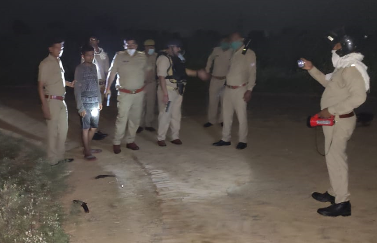 सिंघावली अहीर – पुलिस टीम के साथ बदमाशों की मुठभेड़